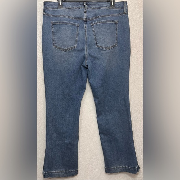 NWT Terra & Sky High Rise Side Slit Bootcut Jeans size 18 Color Light Wash - Picture 2 of 6